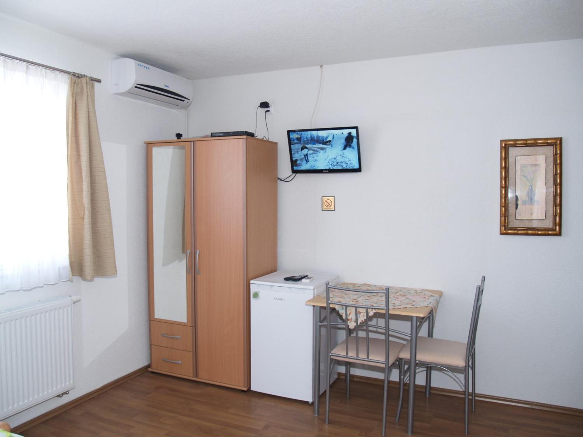 Guest House Mijic Korenica Habitación foto