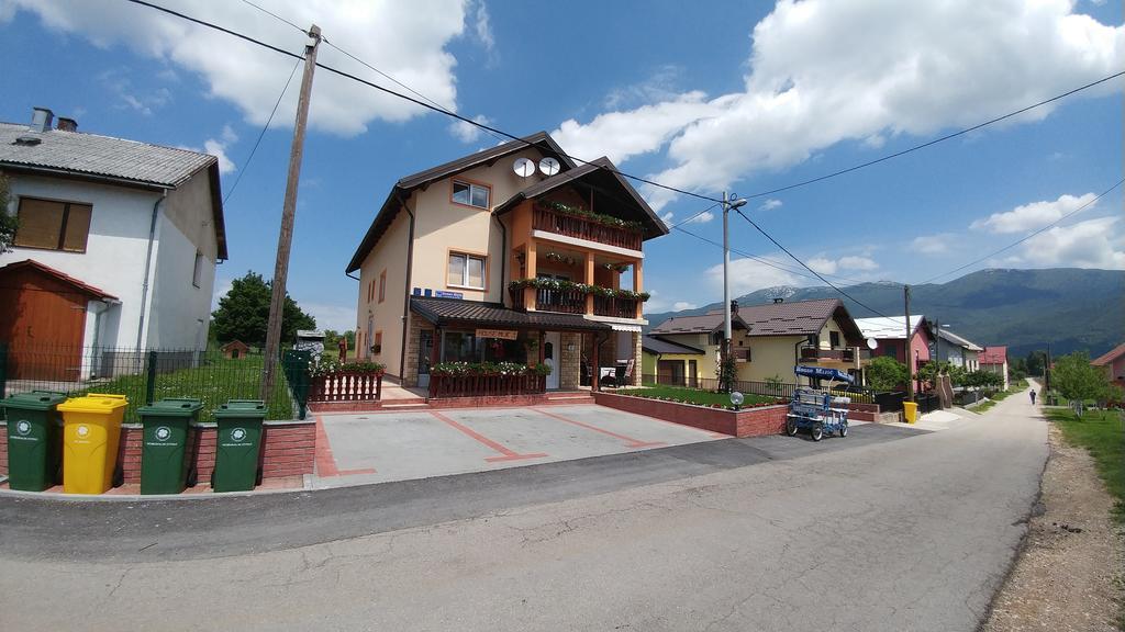 Guest House Mijic Korenica Exterior foto