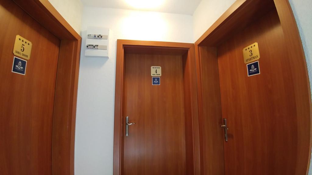 Guest House Mijic Korenica Exterior foto