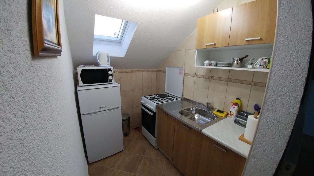 Guest House Mijic Korenica Exterior foto