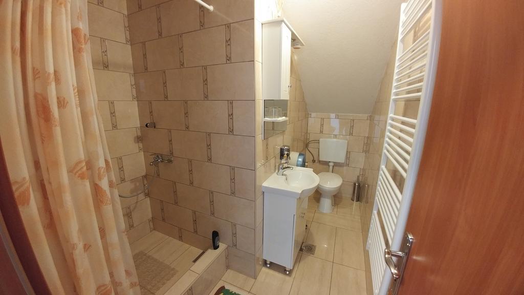 Guest House Mijic Korenica Exterior foto