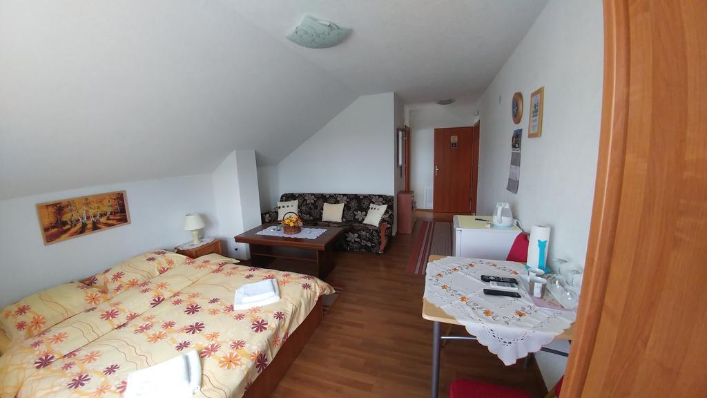 Guest House Mijic Korenica Exterior foto