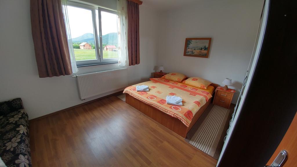 Guest House Mijic Korenica Exterior foto