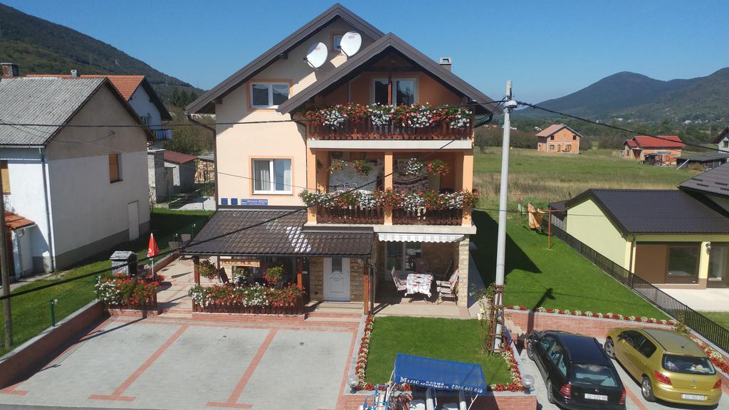 Guest House Mijic Korenica Exterior foto