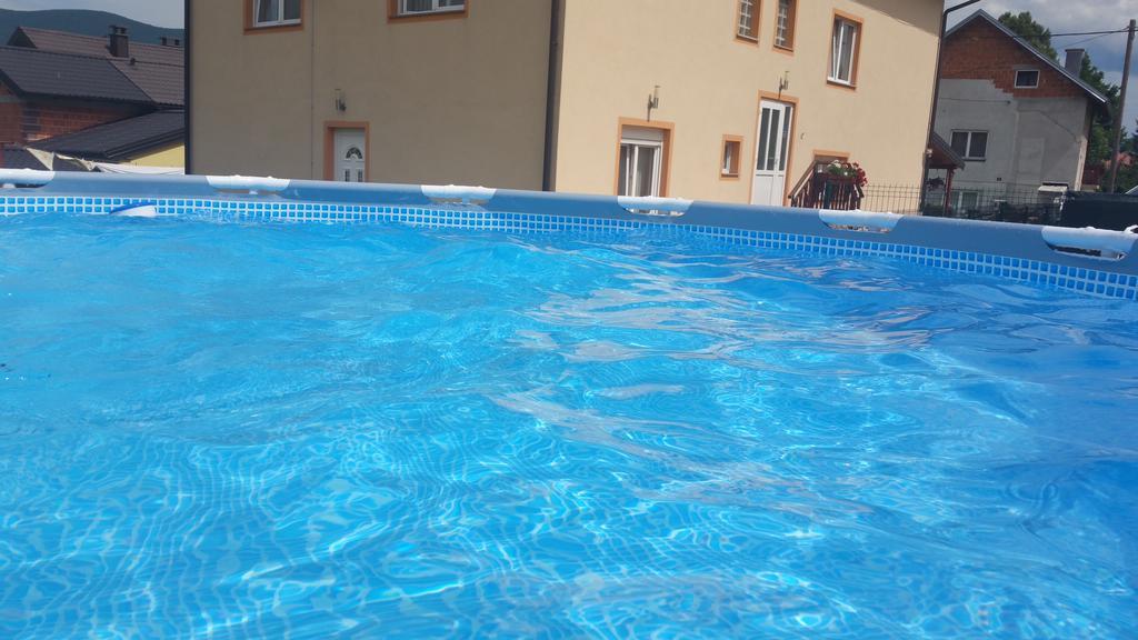 Guest House Mijic Korenica Exterior foto