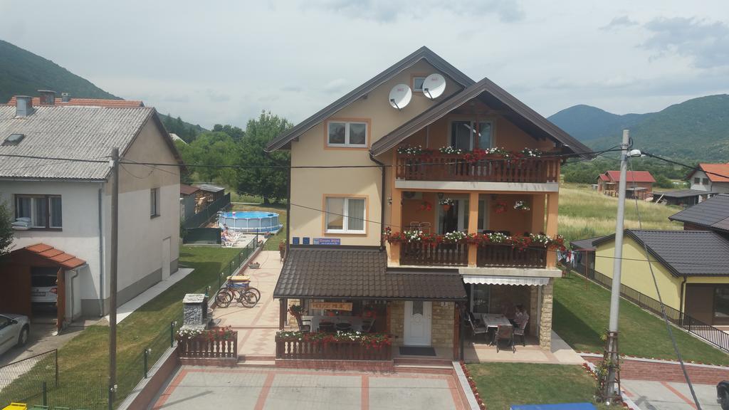 Guest House Mijic Korenica Exterior foto