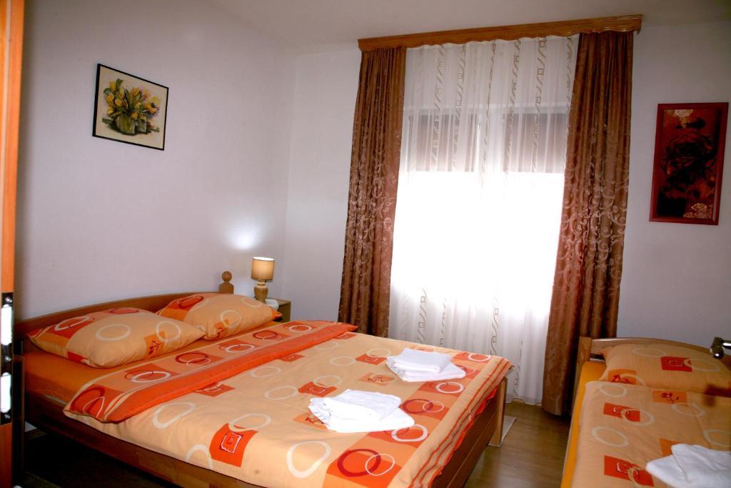 Guest House Mijic Korenica Habitación foto