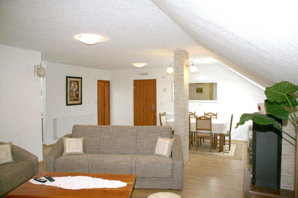 Guest House Mijic Korenica Habitación foto
