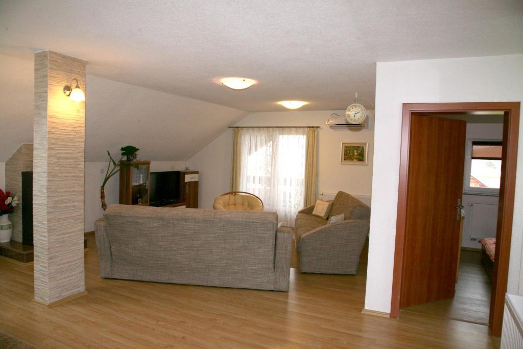 Guest House Mijic Korenica Habitación foto